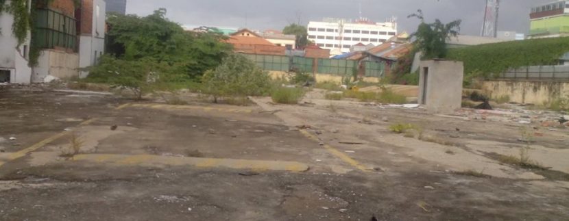 Land on riverside for sale (2)