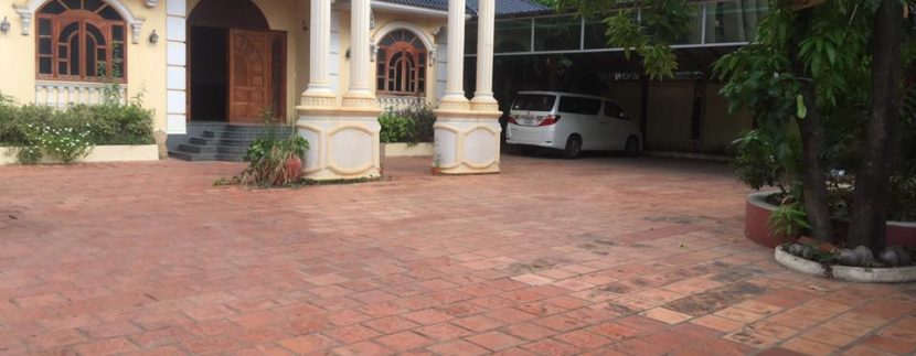 8-bedroom villa for rent in Toul Kork (1)
