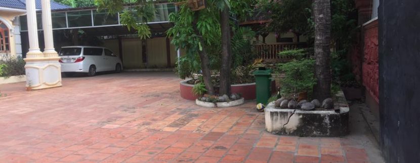 8-bedroom villa for rent in Toul Kork (4)