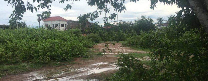 Land along Kompot River sale (2)