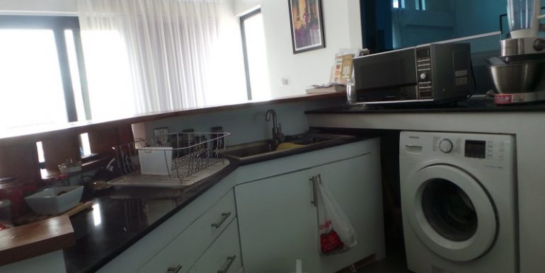Large Apartment for sale near central market (4)