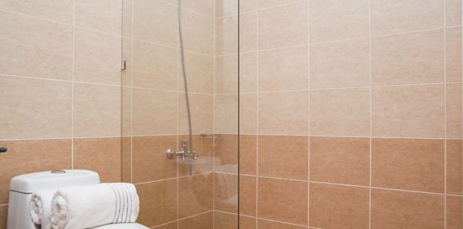 Top Floor 2 Bedrooms Apartment - Bathroom 1