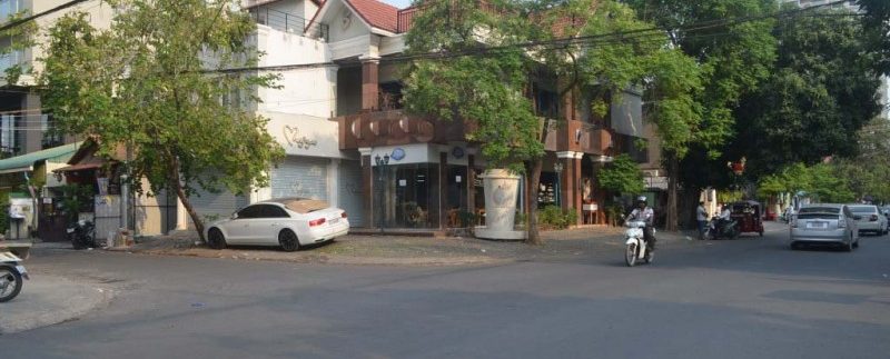 Corner Villa For Rent In BKK1 (1)