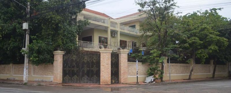 Corner villa For Rent In Toul kork (1)