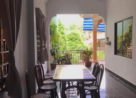 39196706_851782385027824_5358832181277884416_n_576x768