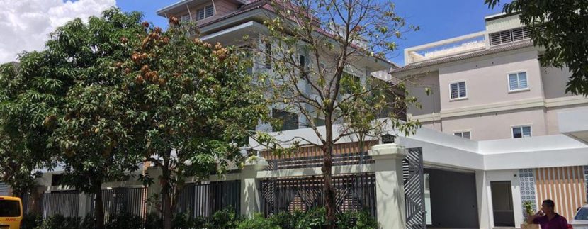 Villa for sale at Borey Penh Huot Boeung Snar (2)