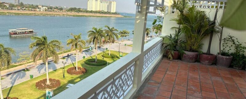 3 Bedroom apartment for rent riverside facing on the high floor